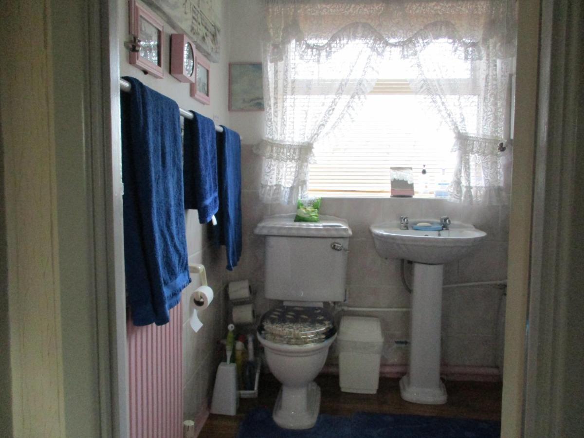 Super Single Room Кардифф Экстерьер фото