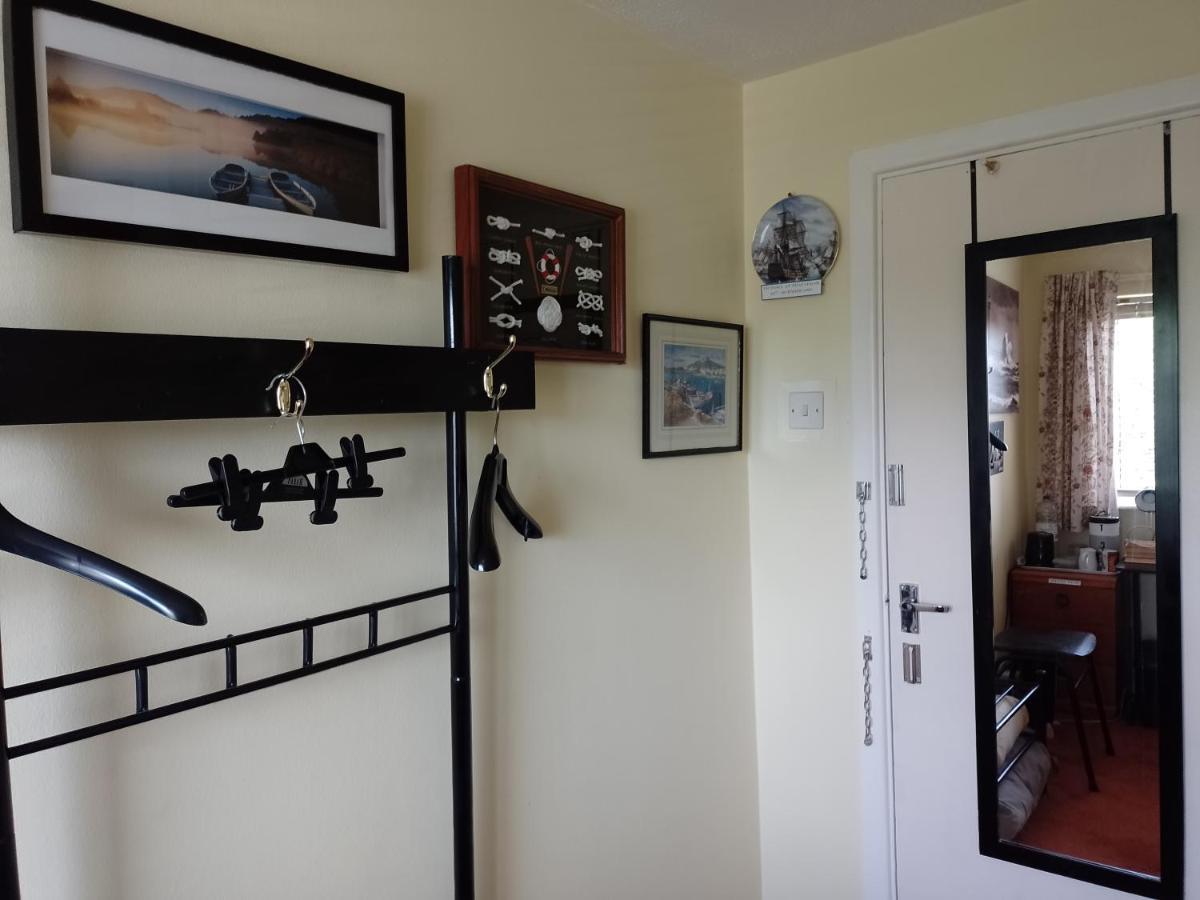 Super Single Room Кардифф Экстерьер фото