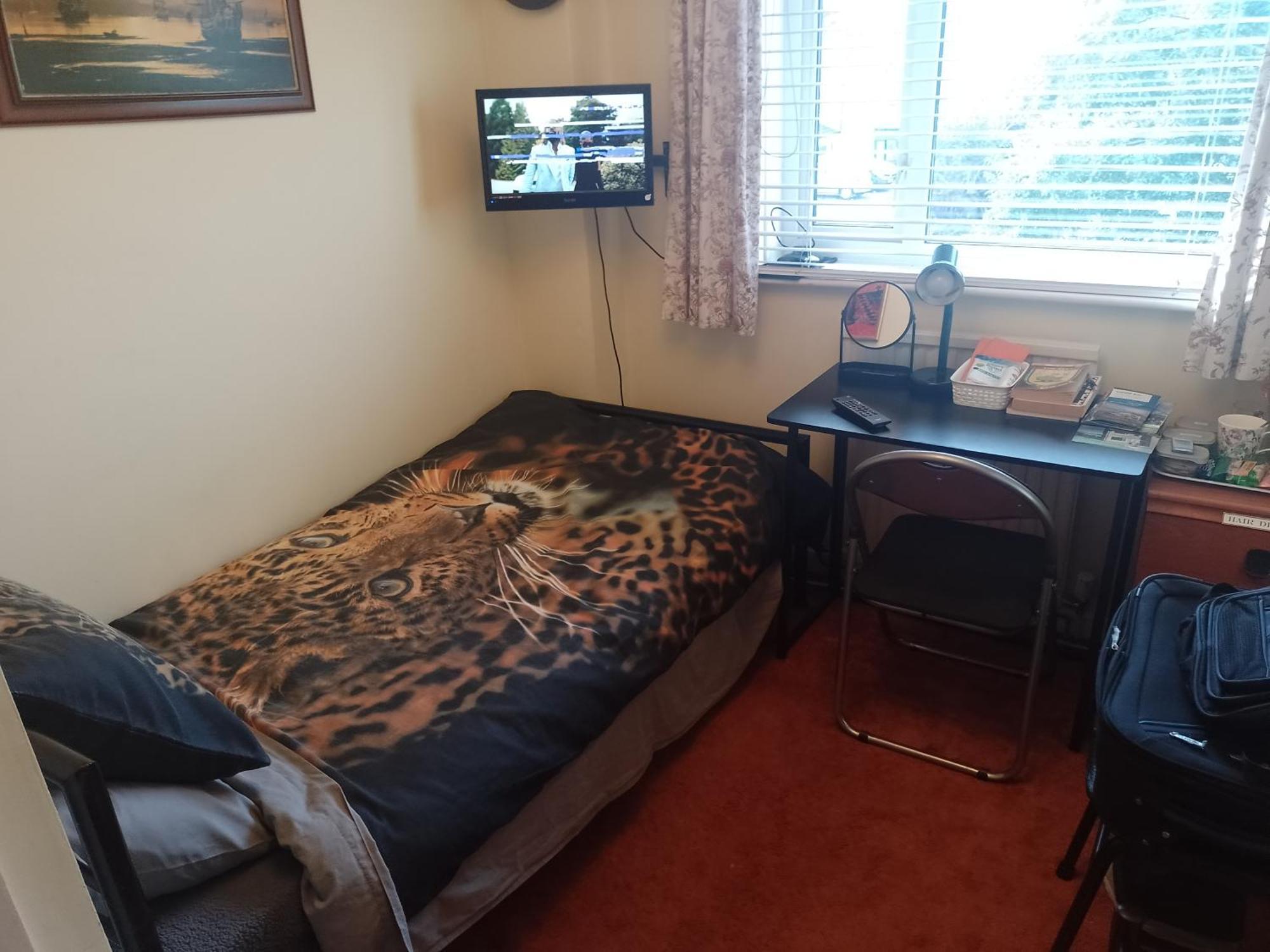 Super Single Room Кардифф Экстерьер фото